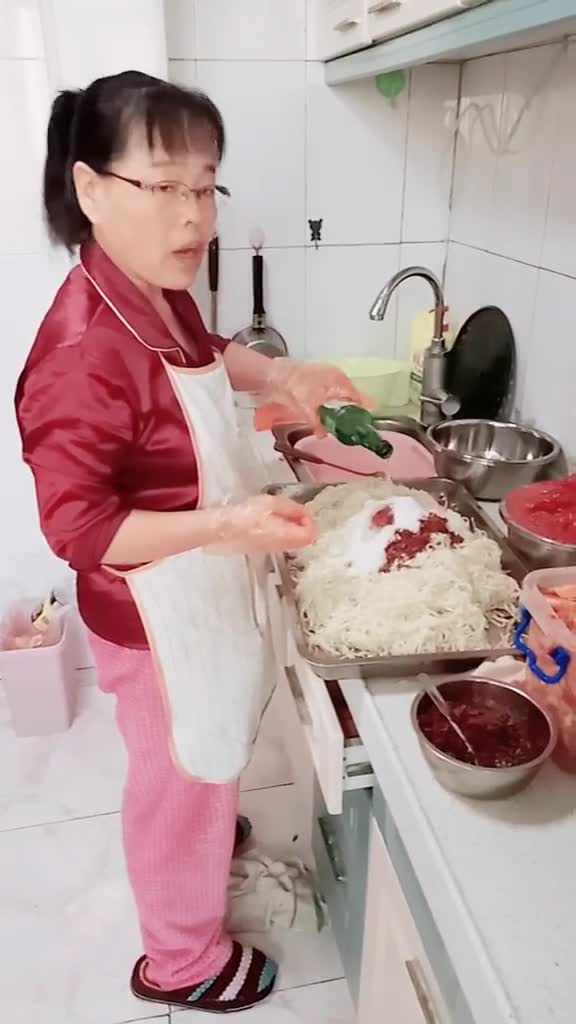 芥菜丝酸甜口的这样拌嘎嘎好吃.