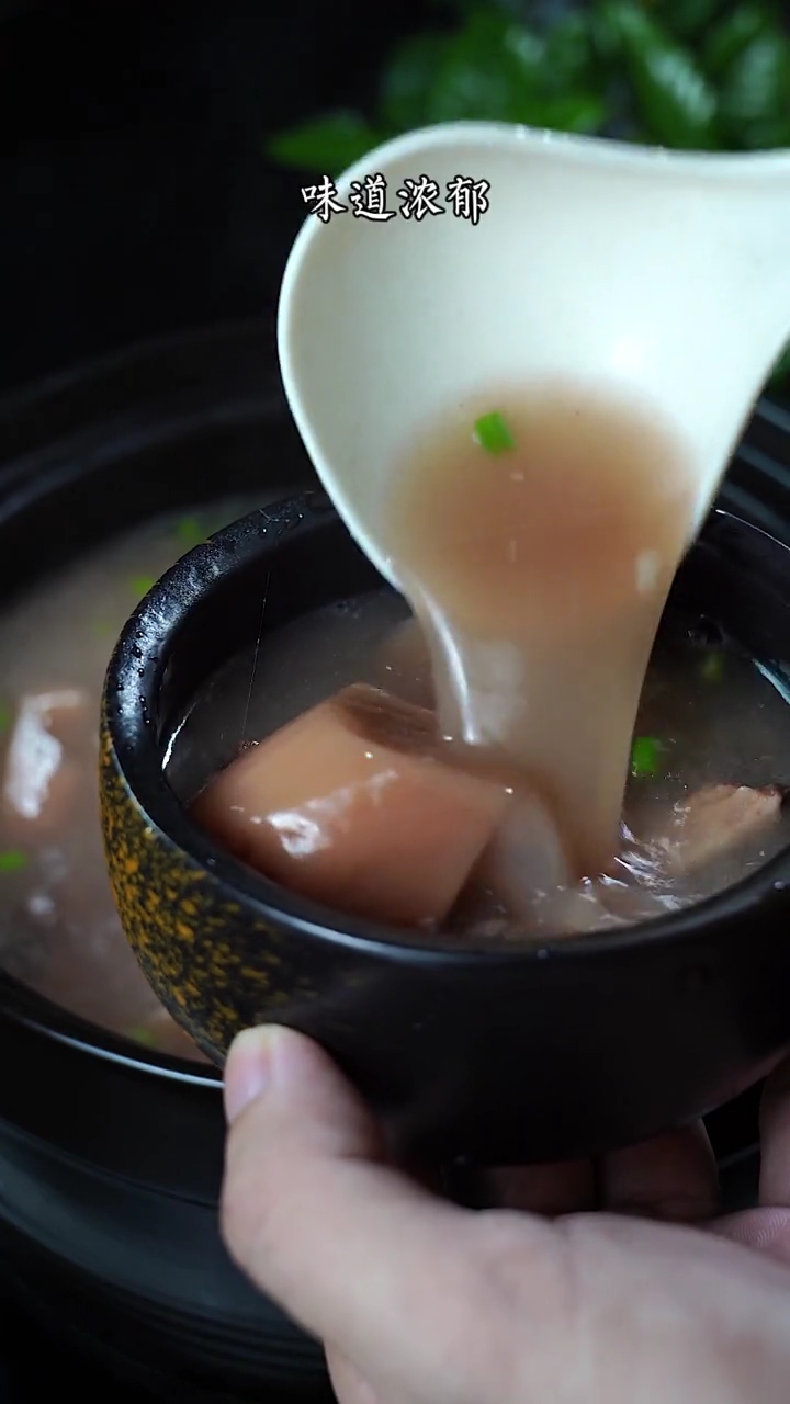 粉嫩莲藕骨头汤做法