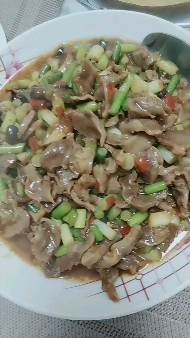 #这是高手#午餐做好啦!酸辣鸡杂、香辣鸡爪、爆炒青菜、西红柿鸡蛋汤。