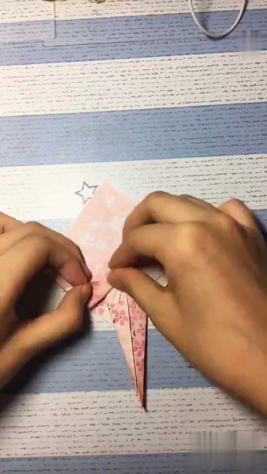 折纸教程之魔鬼鱼,关注更多精彩