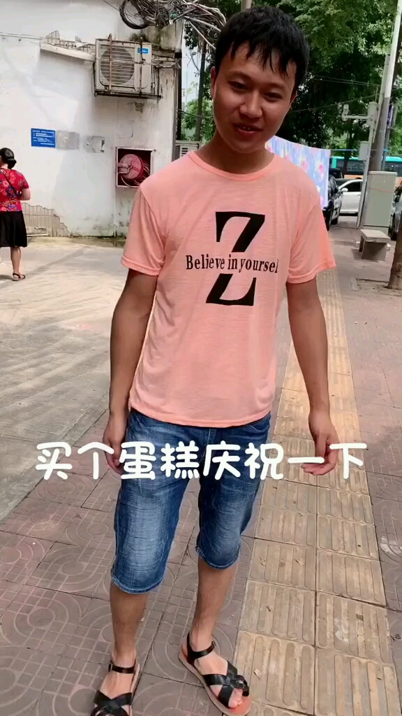 还记得在你满22岁的第二天我们就去领了结婚证@
