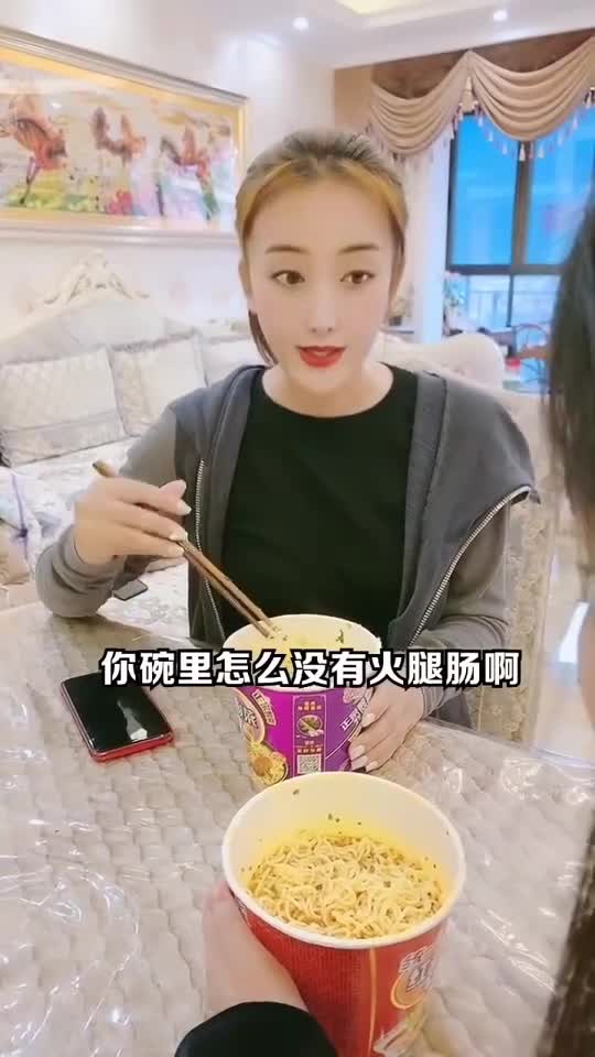 怪不得你不喜欢吃火腿肠原来你是喜欢吃鸡腿呀这人性的丑陋暴露的一览无遗
