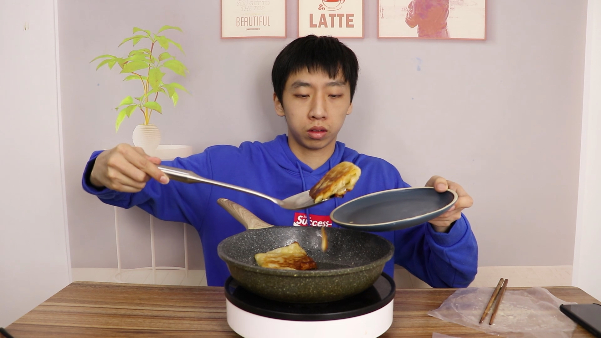 小伙自制家庭版“猪肉酥饼”皮用手抓饼代替,酥脆可口太好吃了(No3)