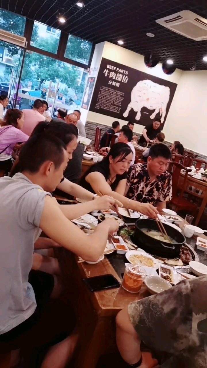 #全民心动#旱蒸牛肉主题餐厅5月25日今天又爆满了哟! 