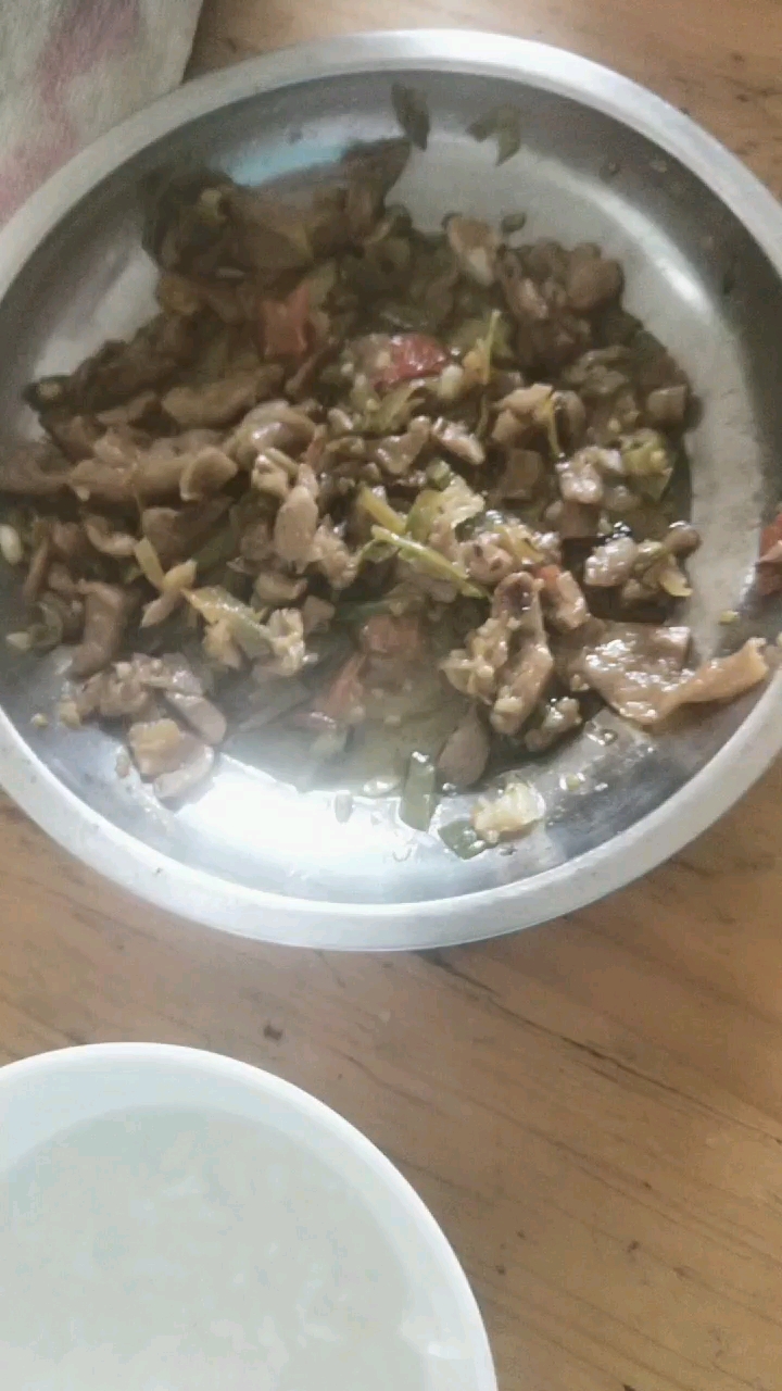家里穷,没办法只能吃白粥