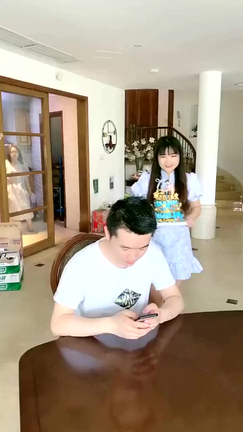 #搞笑段子#24岁的生日蛋糕,格外的幸福