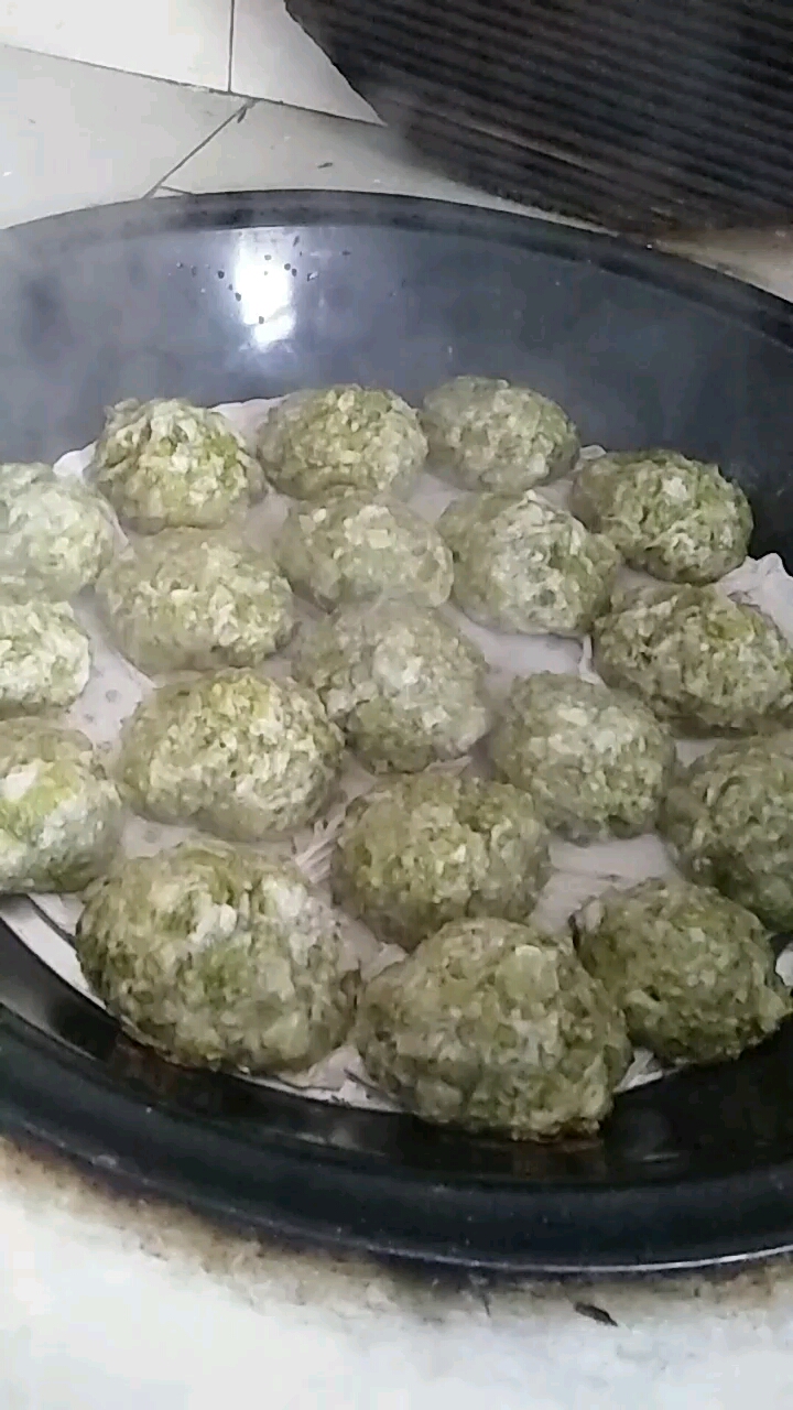 最后有句没说完的话是:窝窝头蘸辣椒,越吃越上彪(就是发福的意思)