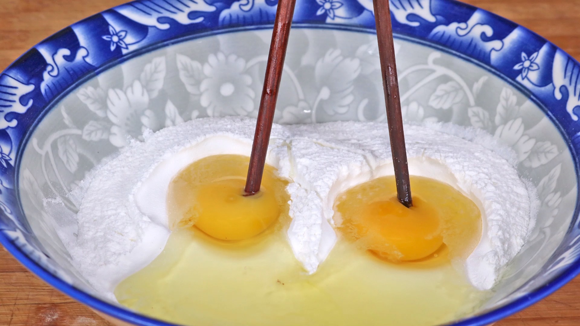 #美食#糯米粉最好吃的做法,加2个鸡蛋,出锅比肉还香,营养又解馋