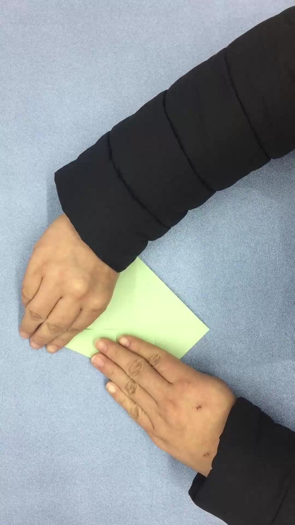 折纸小教程:教大家折一只可爱的小兔子