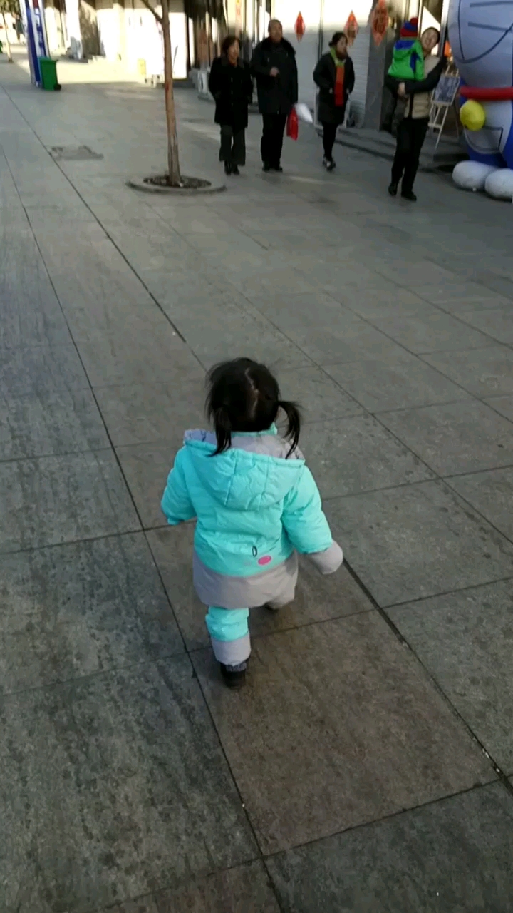 看看我家这风一样的小女子