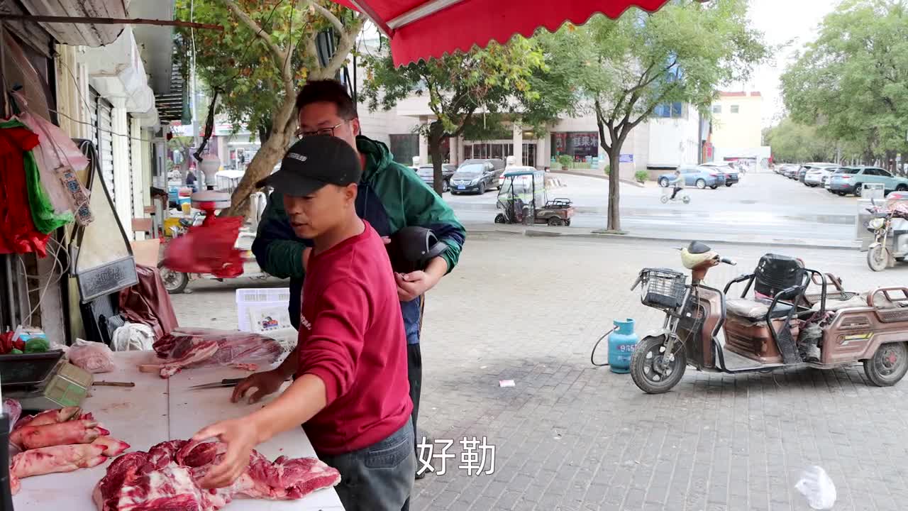 天冷了半吨做道“花旗参红枣排骨瘦肉炖黑鱼”汤鲜肉烂味道美