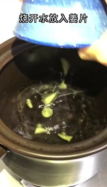  每次没胃口吃饭的时候就特别想吃这道菜。用的牛肉可以换成猪肉。女生都能暴扣3碗饭