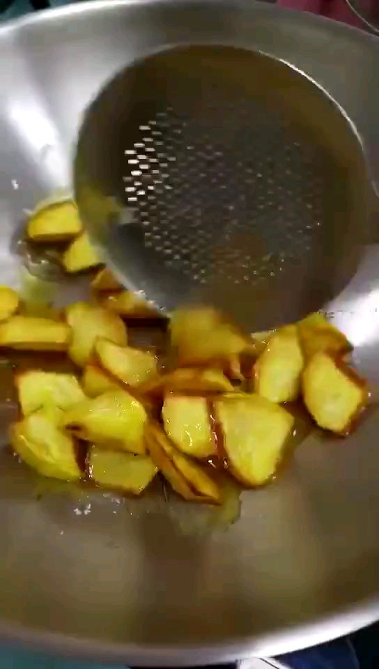 特百惠炒锅化糖不粘锅噢,拔丝地瓜出锅喽