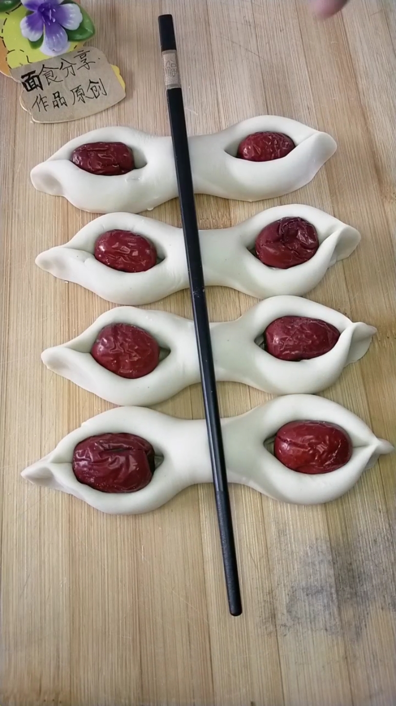 红枣馒头这样做好看又好吃!