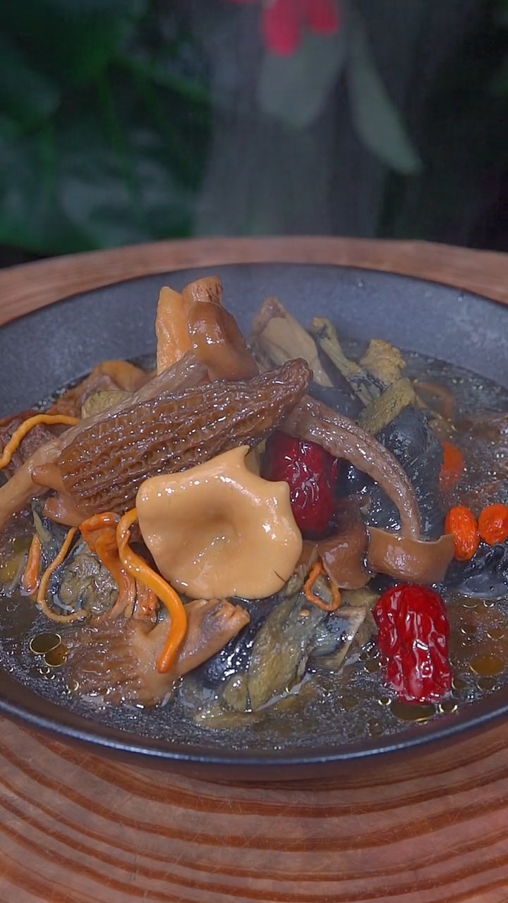 #美食#鸡汤要怎样炖才又浓又香,很多人第一步就做错了,鸡汤的详细做法