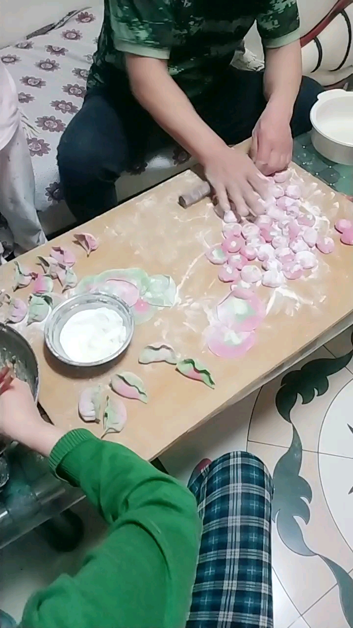 彩色饺子