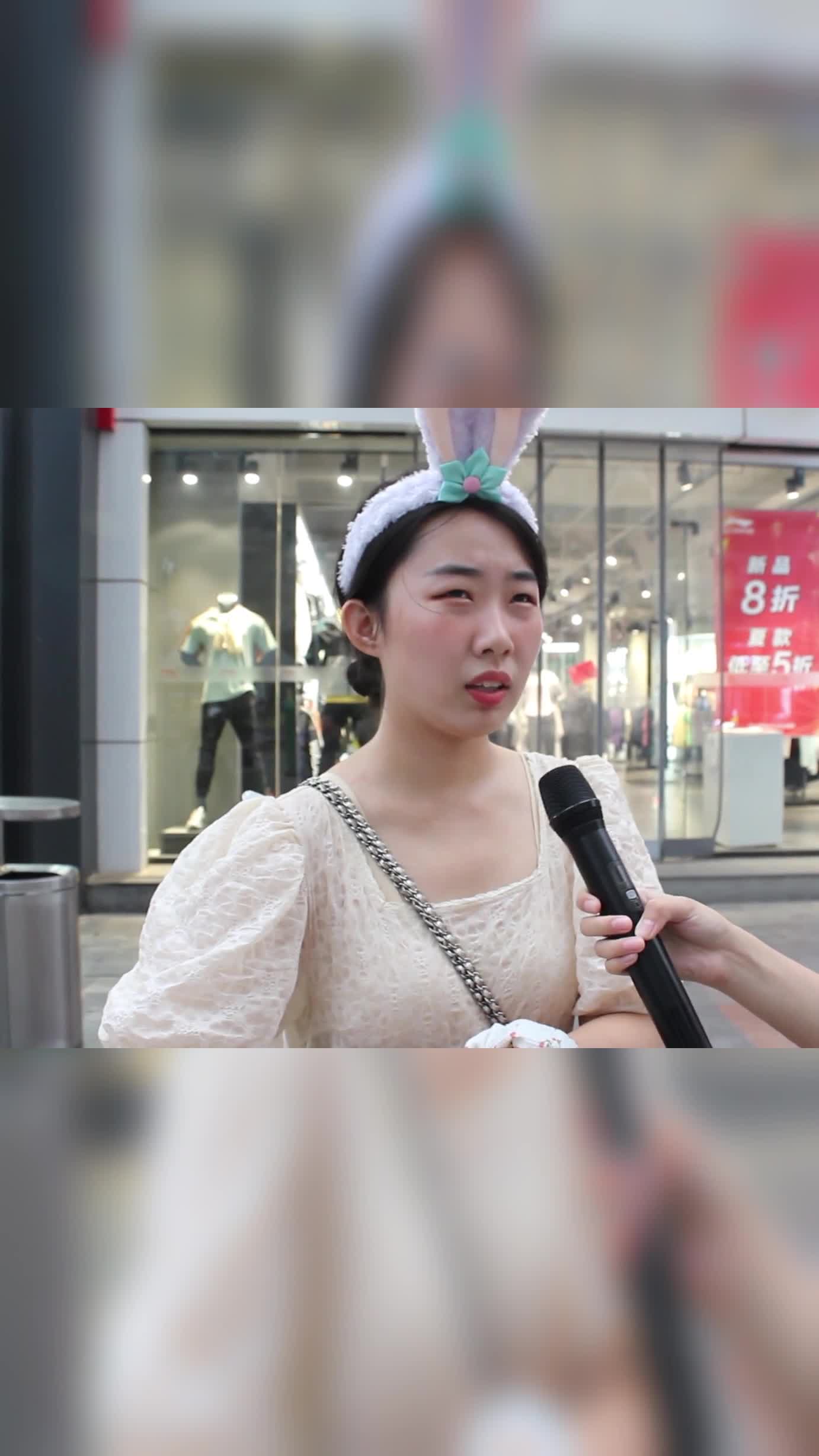 现在的女生喜欢大叔类型的多一点还是小鲜肉类型的多一点?