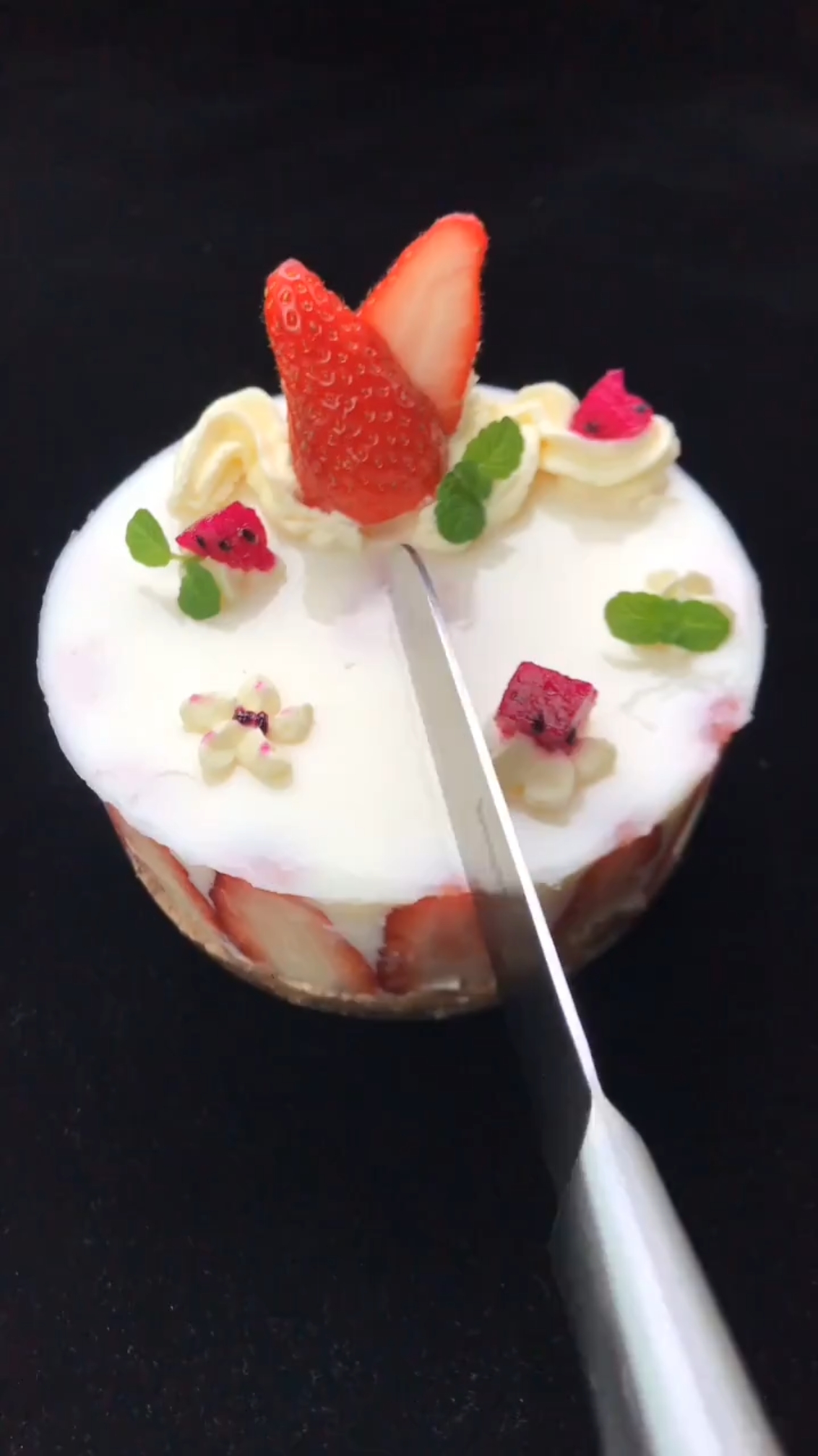 #美食#草莓酸奶蛋糕,自己可以做,做法简单