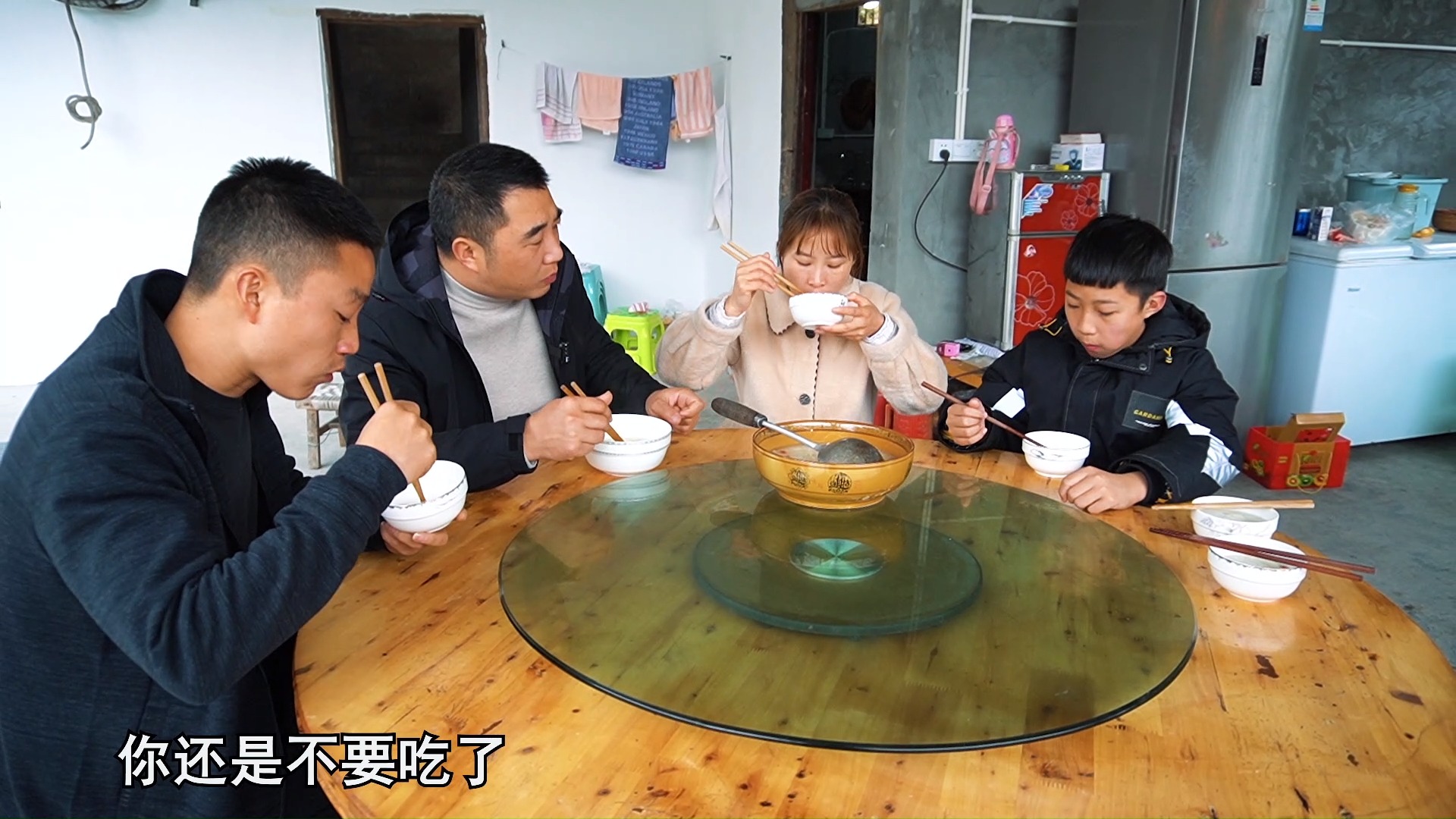 #美食记#桃子姐一家忙着走亲戚,早上煮一锅醪糟汤圆,一家人吃得津津有味