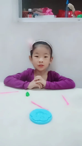 #小度放映厅·萌娃才艺秀#看灵灵小老师用橡皮泥制作饺子哦!未完待续!