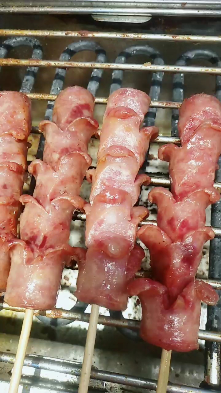 正新鸡排烤开花肠看到就想吃