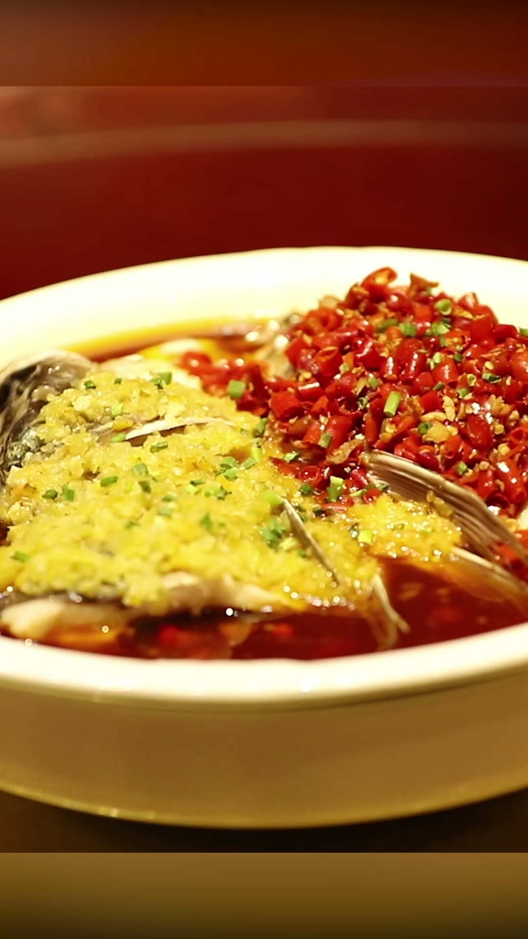 #史上最热夏天#今日份湖南特色美食闪亮登场,湖南美女可以错过,但绝不能错过这道鸳鸯鱼头!