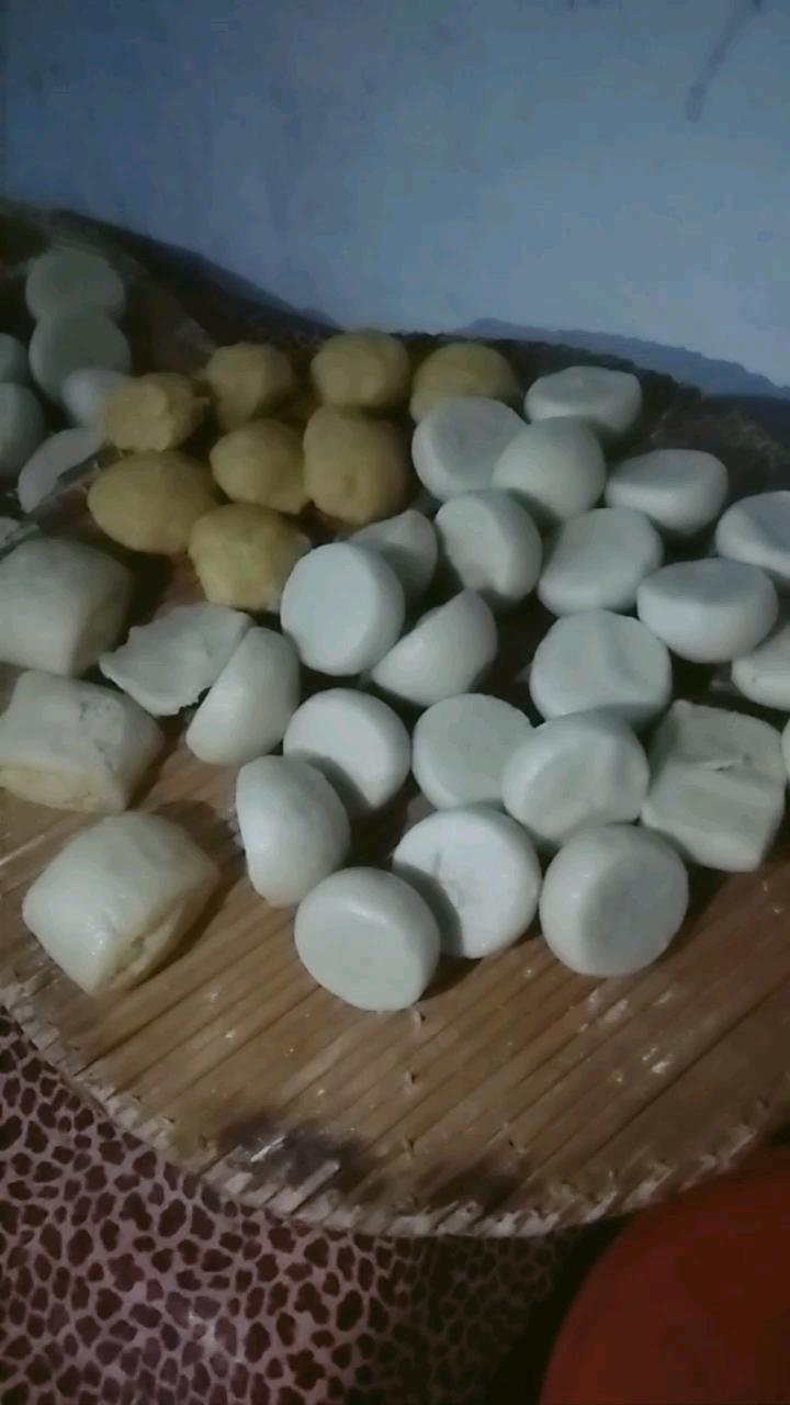 今天蒸馒头!蒸了几个58年带窝窝头!