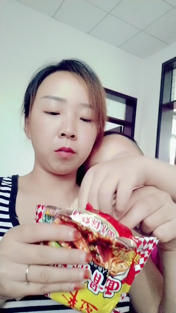 今天吃幸运方便面
