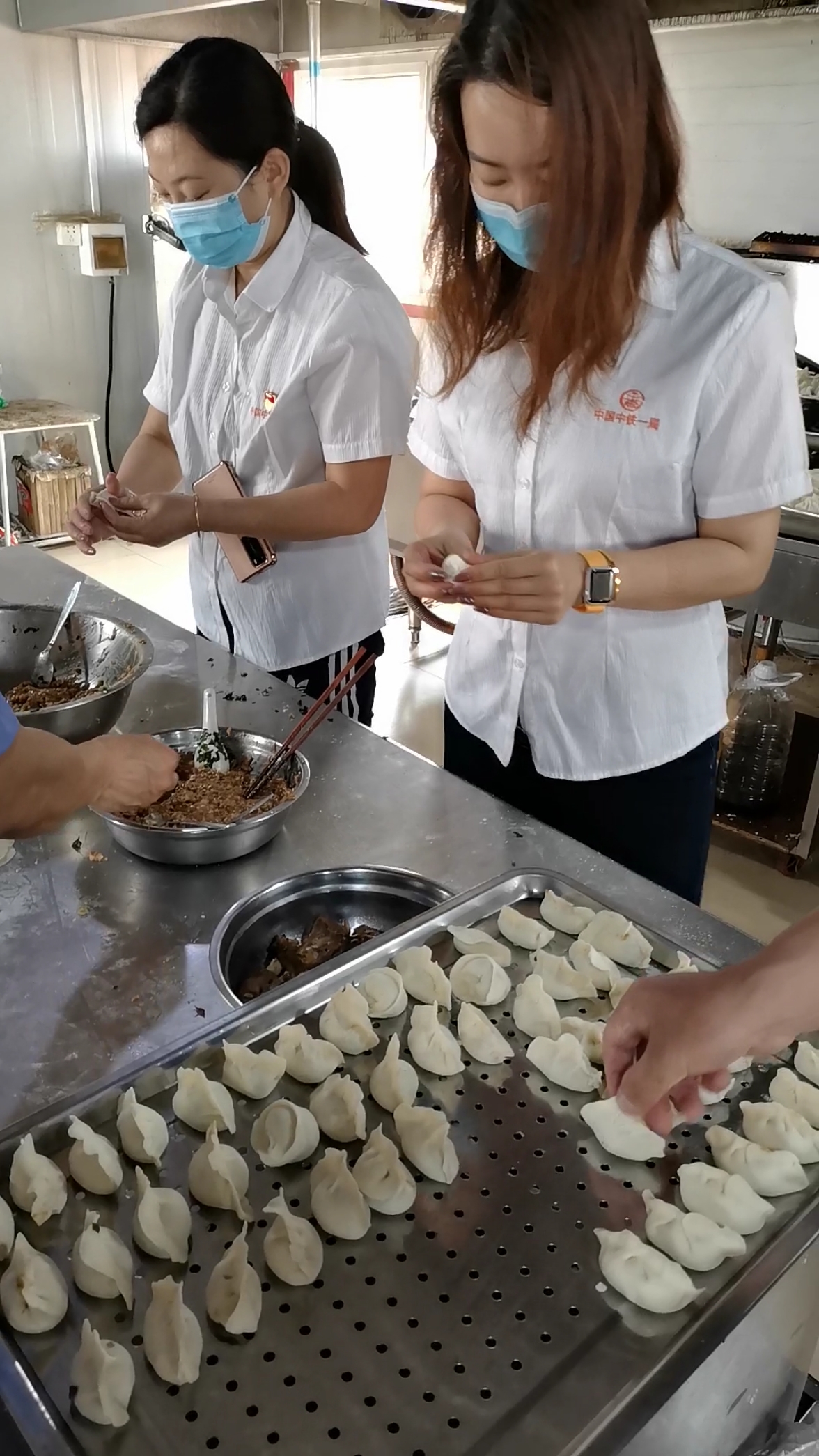 #优秀如我#美女姐姐来包饺子了