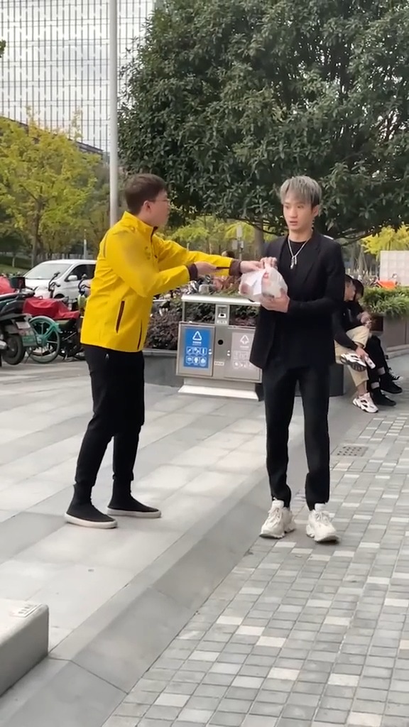 自己笑就算了嘛,还要艾特一个仙女来看