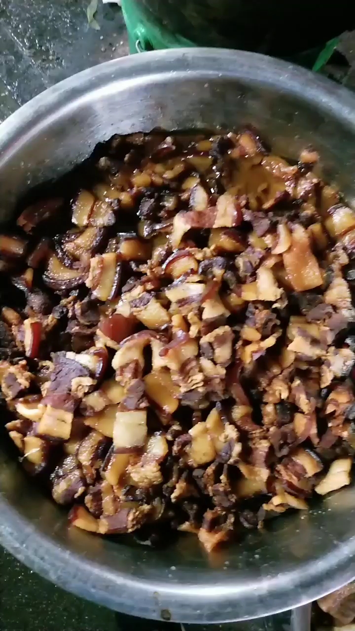 红烧肉半成品,不加色素看起来没食欲,难道人们喜欢被欺骗吗?