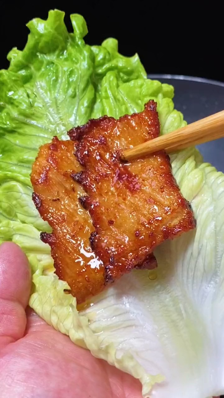 #轻知计划#里脊肉别再炒着吃了，这样做出来又香又嫩又多汁