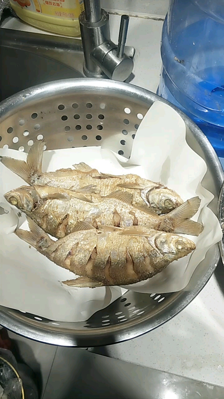 #表情大比拼#出锅了,炸黄河大方鱼