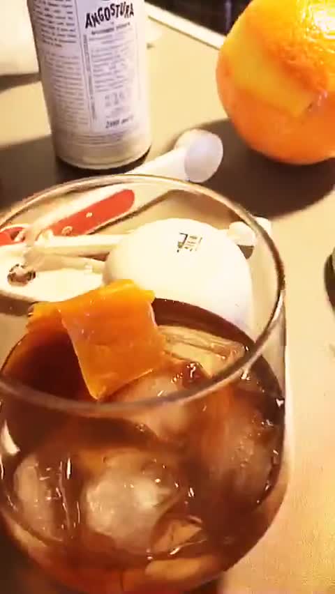 风味人间这酒调制非常的简单,却浓缩了美国漫长的鸡尾酒历史