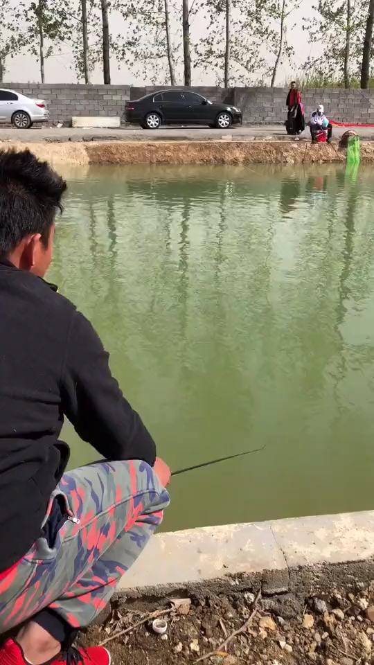 这杆子质量怎么样…秒杀同价位的鱼竿