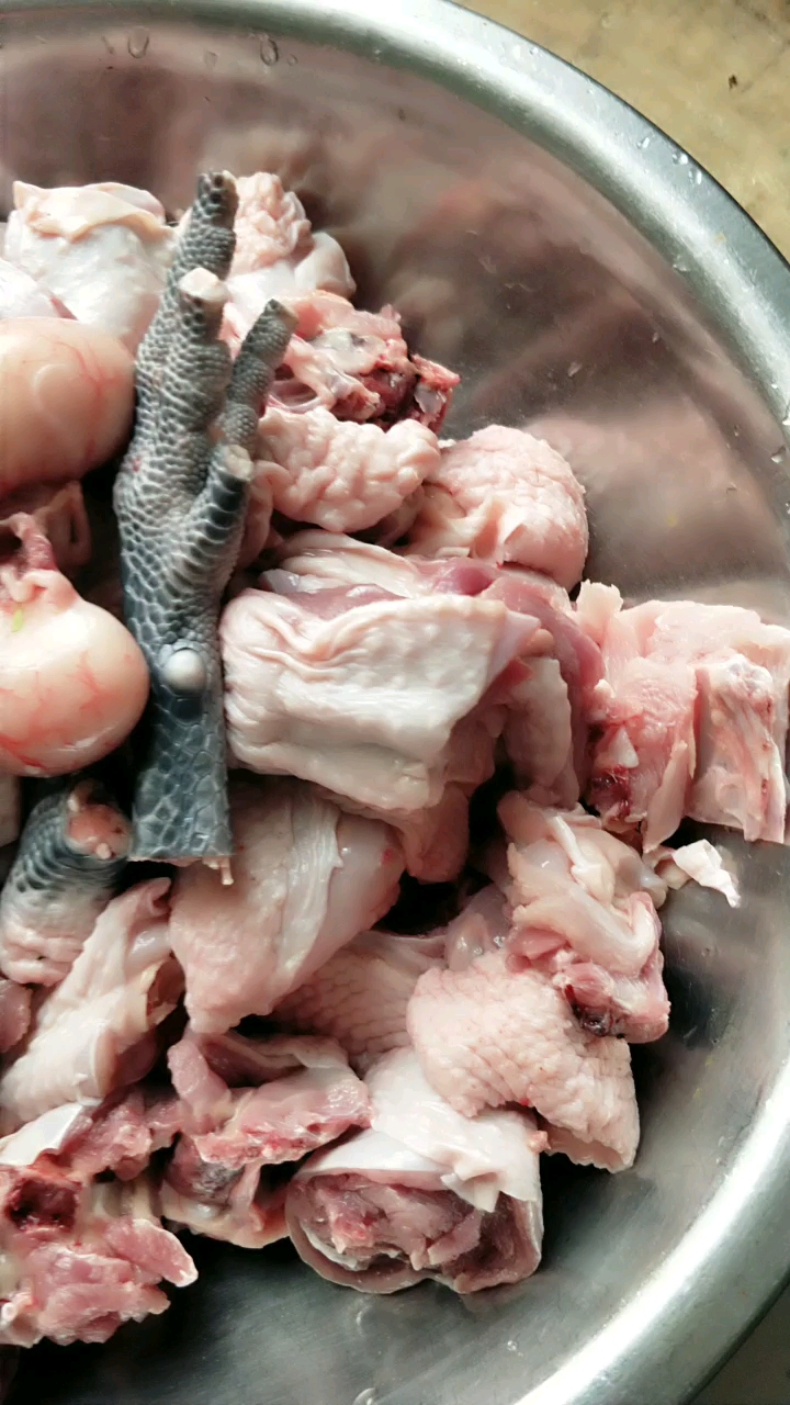 鲍鱼炒鸡开始炒制作