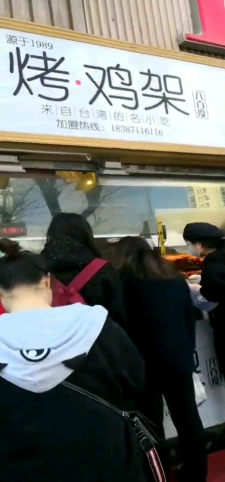 努力,不是为了成为多强的人,而是即可以安心的不求别人,又可以精彩的自力更生