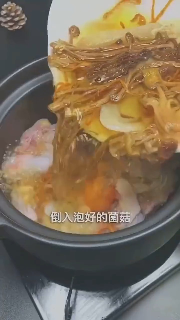 炖鸡汤做法,汤鲜味美,滋补养颜,做法简单