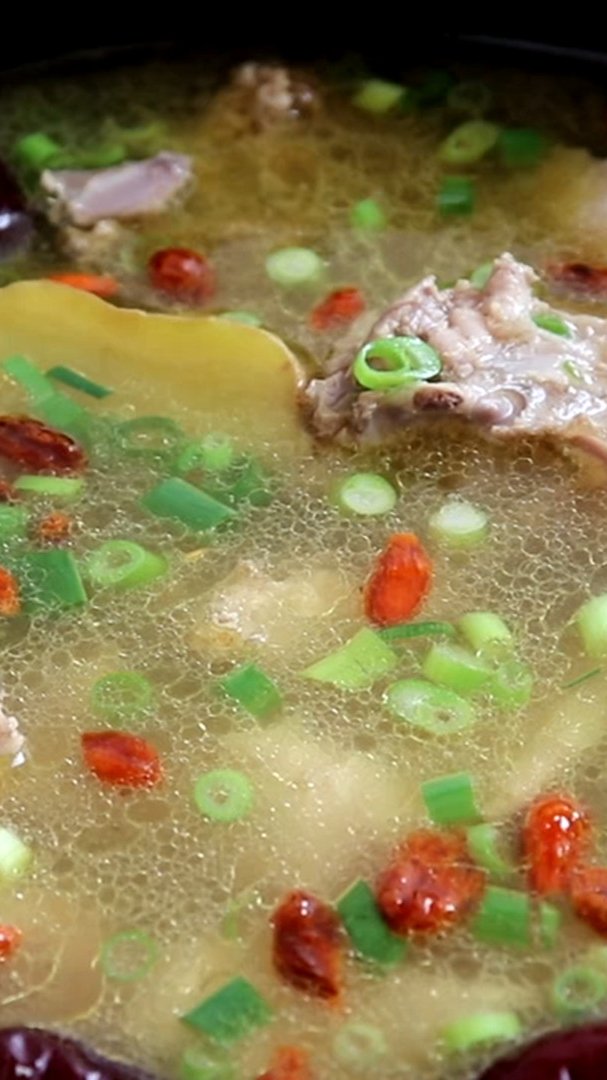家常熬鸡汤的做法,汤鲜肉嫩无腥味,营养又好喝