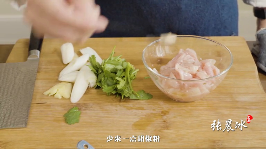 #轻知计划#饭店厨师教做西兰花炒鸡胸肉,简单易上手的家常菜,超有食欲