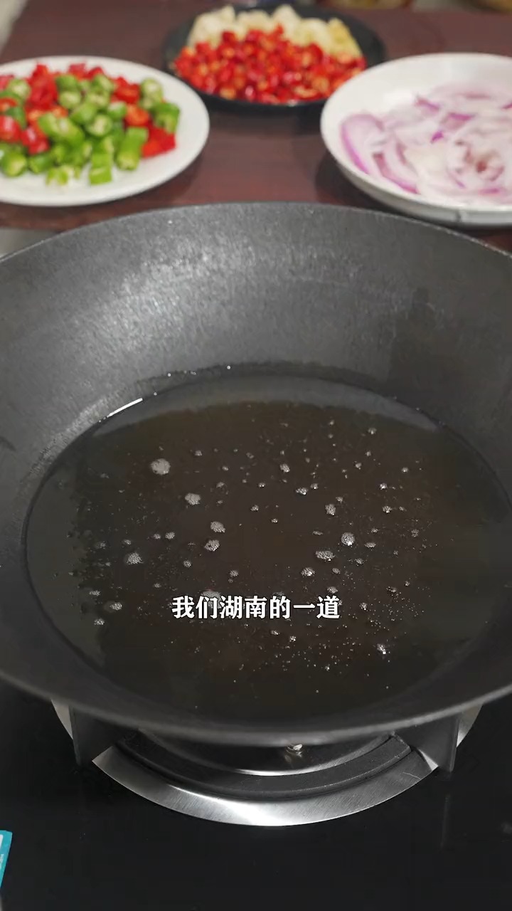 #美食#我们湖南的一道经典下饭菜,干锅紫苏跳跳蛙,香辣十足,好吃又下饭!