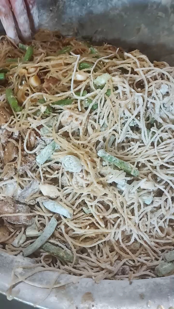 大河南的粉蒸肉拌面过程,咱豫西人的美食