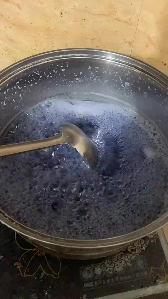 #搞笑段子#终于知道人家卖的紫薯粥为什么是紫色,而我熬的却是蓝色的,原来密秘在这里,紫薯粥