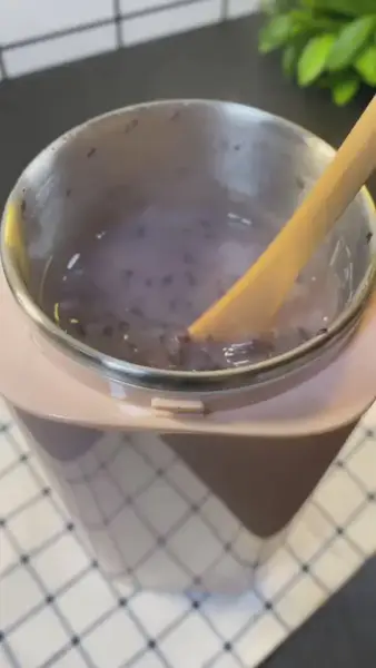 一到冬天,女生都喜欢喝热热的奶茶,男生必学的一道粥,比外面的奶茶好喝多啦