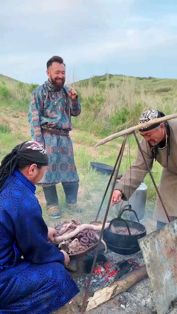 血肠、肉肠,上桌 