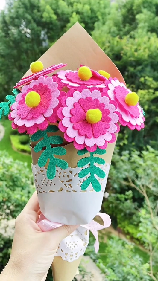 #创意手工#好看的不织布手捧花，立体感十足，送给心爱之心的“永生花”