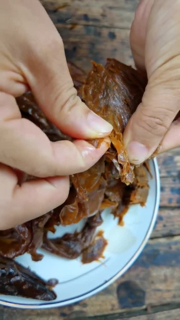 章鸭子酱板鸭,鸭肉紧实,非常耐嚼。不是很辣的口味,更是老少皆宜,回味无穷。