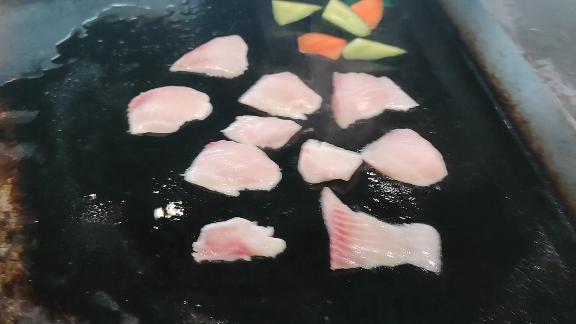 #美食#烟熏鸡肉沙拉,香煎鲷鱼柳在家你也可以做西餐变大厨