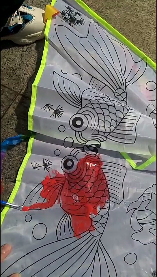 #小度放映厅·萌娃才艺秀#给小金鱼风筝图个漂亮的颜色!
