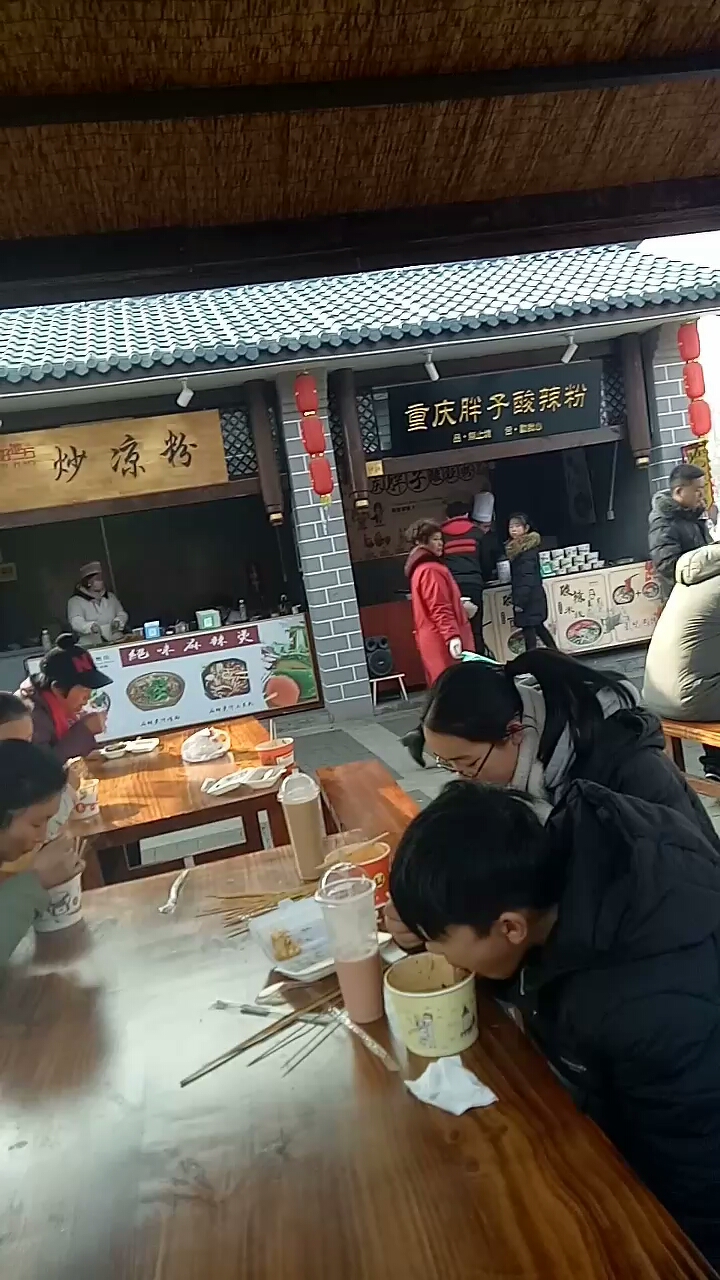 小吃街真热闹